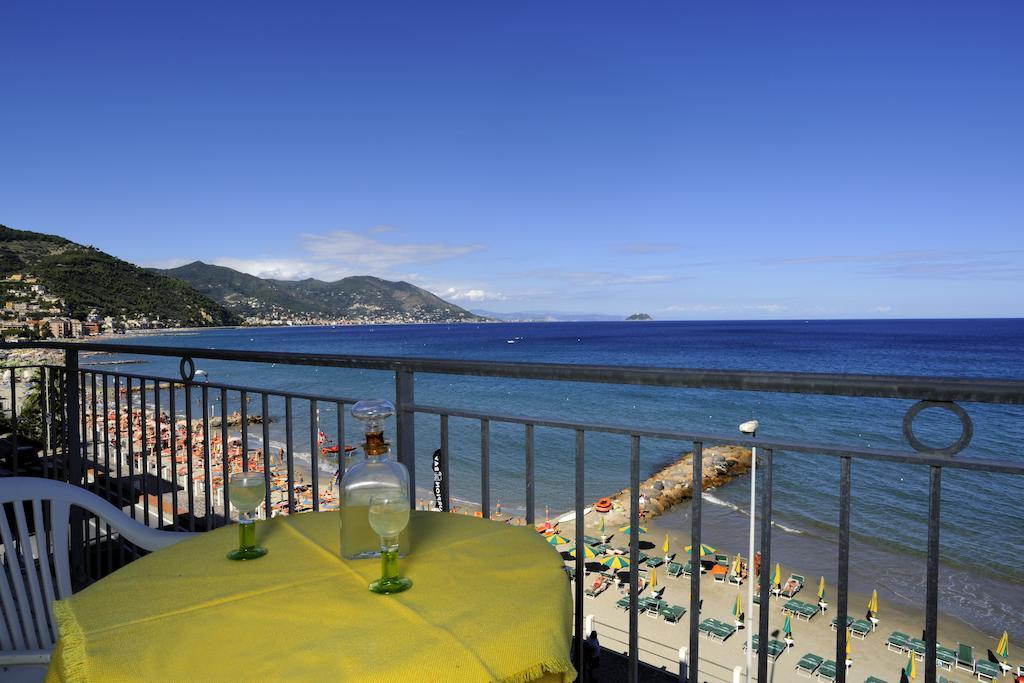 Hotel Bristol Laigueglia Habitación foto
