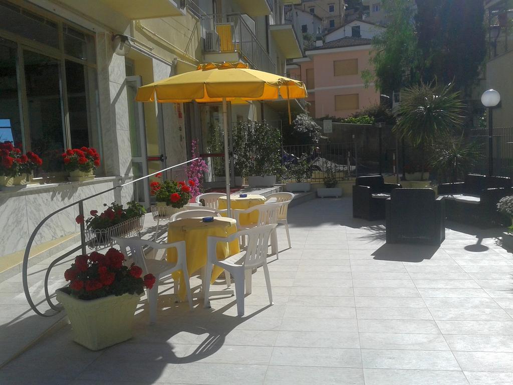 Hotel Bristol Laigueglia Exterior foto